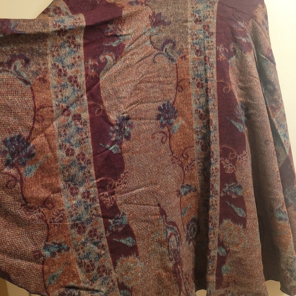 Rapti 100% Cashmere Reversable Loop Shawl - Picture 5 of 6